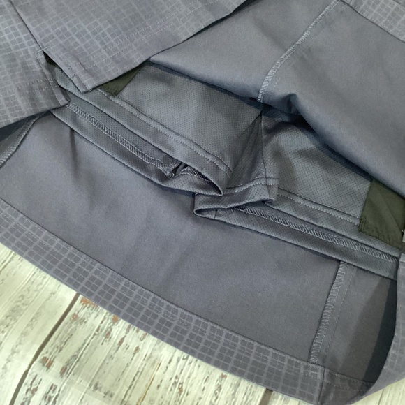 713.Adidas Blue Plaid Golf Skirt Size 10 NWT - Picture 4 of 6